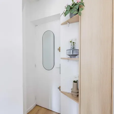 Charming Renovated Apartment *