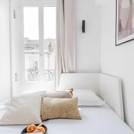 Charming Renovated Apartment *
